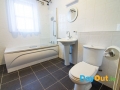 croagh-patrick-hostel-cottages_cottage-bathroom