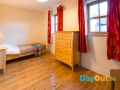 croagh-patrick-hostel-cottages_cottage-brightbedroom